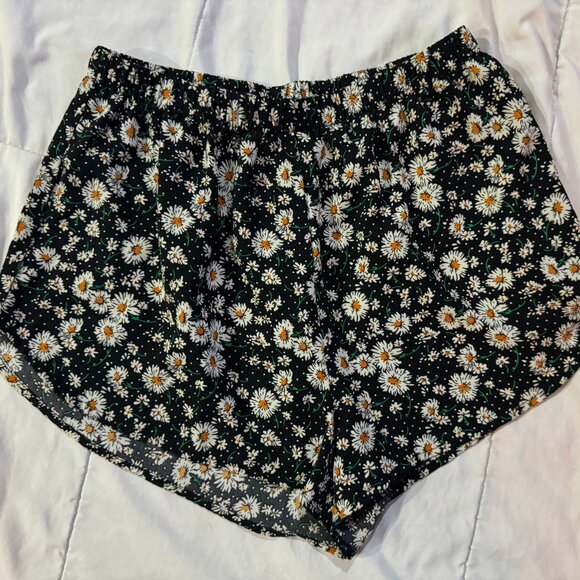 Ambiance Black Polka Dot Daisy Boho Elastic Waist Shorts Womans sz Medium - Picture 1 of 3